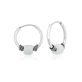 Boucles d'oreilles créoles en argent et pierre blanche